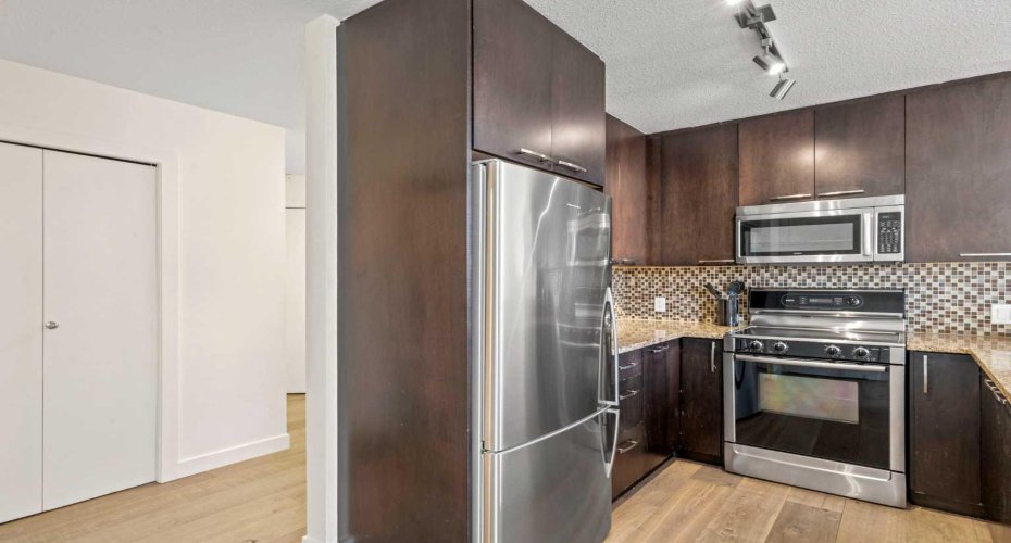 333 22 Avenue, Calgary, Alberta T2S 0H3, 1 Bedroom Bedrooms, ,1 BathroomBathrooms,Residential,For Sale,22,A2285295