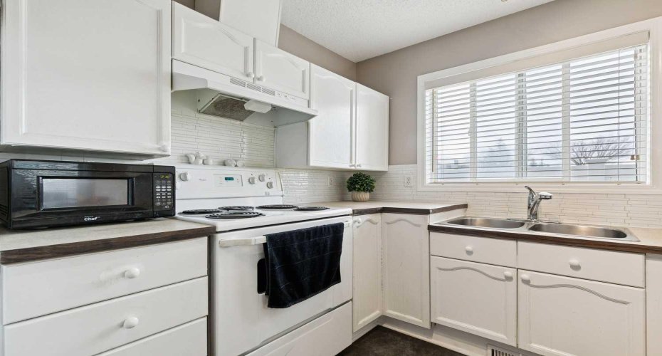 7 Harvest Gold Manor, Calgary, Alberta T3K 4Y3, 2 Bedrooms Bedrooms, ,2 BathroomsBathrooms,Residential,For Sale,Harvest Gold,A2285324