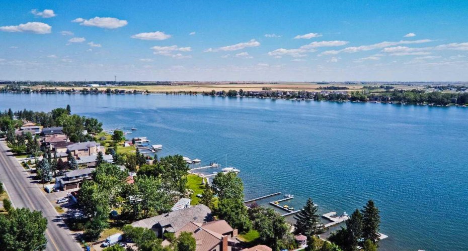 300 Marina Drive, Chestermere, Alberta T1X 0P6, 3 Bedrooms Bedrooms, ,3 BathroomsBathrooms,Residential,For Sale,Marina,A2285470