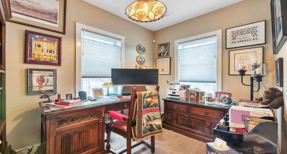 Great light in this entry level office