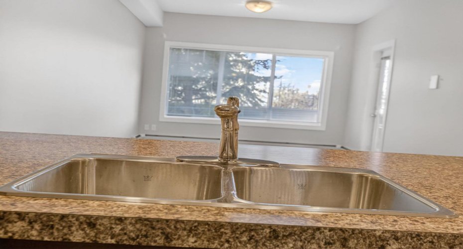 4 Kingsland Close, Airdrie, Alberta T4A 0A2, 1 Bedroom Bedrooms, ,1 BathroomBathrooms,Residential,For Sale,Kingsland,A2285611