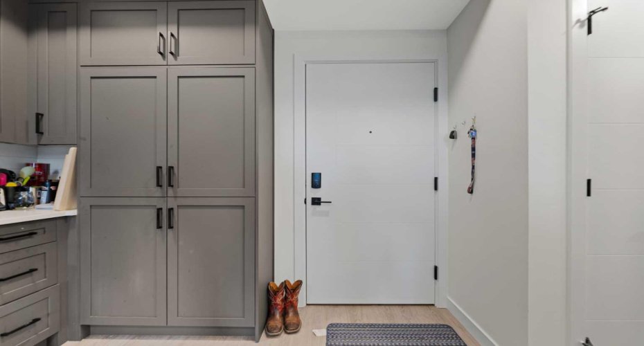 3932 University Avenue, Calgary, Alberta T3B 6P6, 1 Bedroom Bedrooms, ,1 BathroomBathrooms,Residential,For Sale,University,A2285656