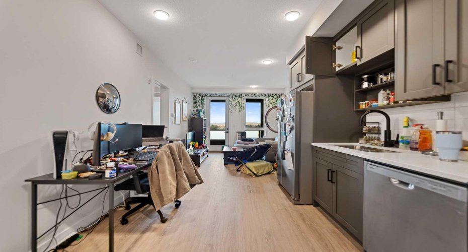 3932 University Avenue, Calgary, Alberta T3B 6P6, 1 Bedroom Bedrooms, ,1 BathroomBathrooms,Residential,For Sale,University,A2285656