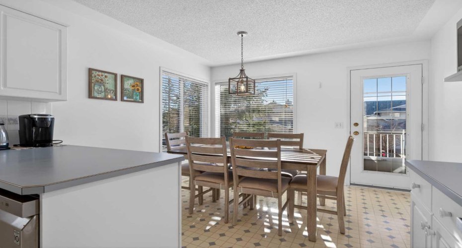 320 Sierra Morena Green, Calgary, Alberta T3H 3H8, 3 Bedrooms Bedrooms, ,3 BathroomsBathrooms,Residential,For Sale,Sierra Morena,A2285689