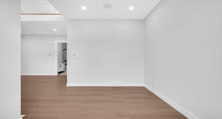 203 KINNIBURGH Place, Chestermere, Alberta T1X 1Y1, 7 Bedrooms Bedrooms, ,5 BathroomsBathrooms,Residential,For Sale,KINNIBURGH,A2285716