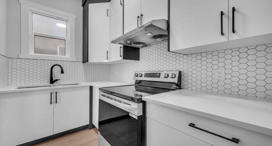 203 KINNIBURGH Place, Chestermere, Alberta T1X 1Y1, 7 Bedrooms Bedrooms, ,5 BathroomsBathrooms,Residential,For Sale,KINNIBURGH,A2285716