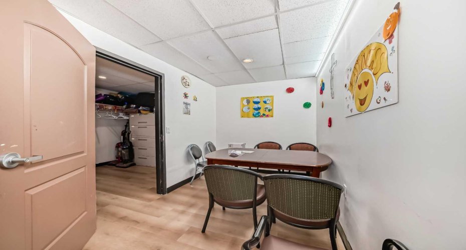 1829 54 Street, Calgary, Alberta T2B1N5, ,Commercial,For Sale,54,A2254790