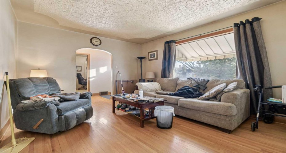 450 34 Avenue, Calgary, Alberta T2K 0B8, 3 Bedrooms Bedrooms, ,2 BathroomsBathrooms,Residential,For Sale,34,A2278193