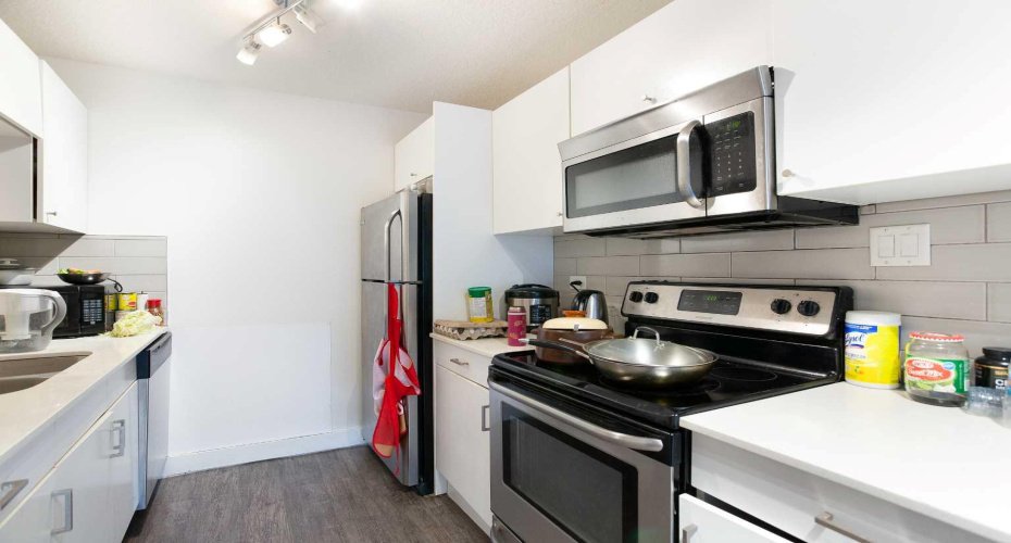 515 17 Avenue, Calgary, Alberta T2S0A9, 1 Bedroom Bedrooms, ,1 BathroomBathrooms,Residential,For Sale,17,A2282398