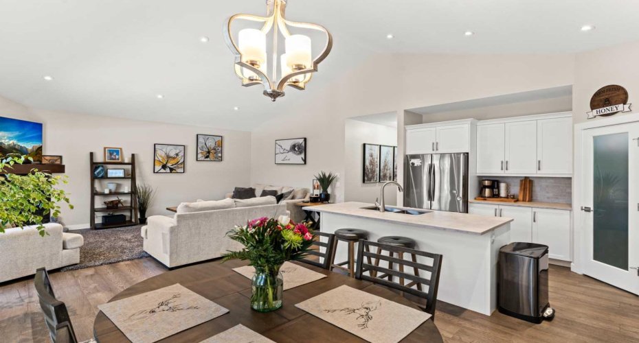 18 Drake Landing Street, Okotoks, Alberta T1S 0P7, 3 Bedrooms Bedrooms, ,3 BathroomsBathrooms,Residential,For Sale,Drake Landing,A2282904