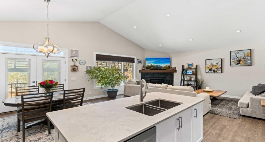 18 Drake Landing Street, Okotoks, Alberta T1S 0P7, 3 Bedrooms Bedrooms, ,3 BathroomsBathrooms,Residential,For Sale,Drake Landing,A2282904