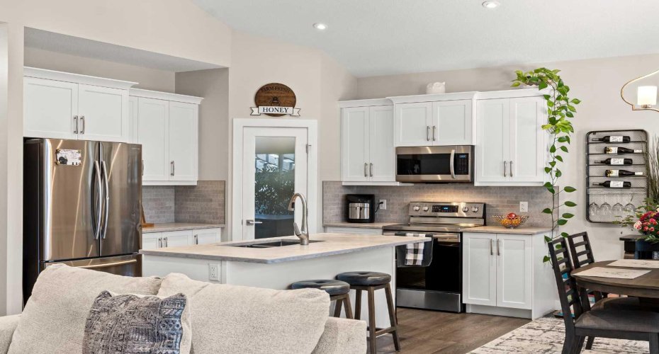 18 Drake Landing Street, Okotoks, Alberta T1S 0P7, 3 Bedrooms Bedrooms, ,3 BathroomsBathrooms,Residential,For Sale,Drake Landing,A2282904