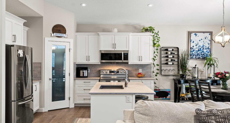 18 Drake Landing Street, Okotoks, Alberta T1S 0P7, 3 Bedrooms Bedrooms, ,3 BathroomsBathrooms,Residential,For Sale,Drake Landing,A2282904