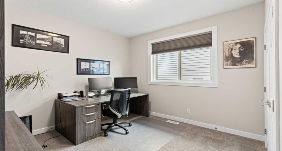 18 Drake Landing Street, Okotoks, Alberta T1S 0P7, 3 Bedrooms Bedrooms, ,3 BathroomsBathrooms,Residential,For Sale,Drake Landing,A2282904