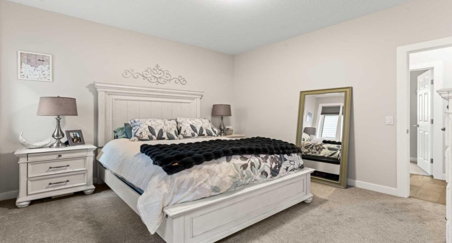 18 Drake Landing Street, Okotoks, Alberta T1S 0P7, 3 Bedrooms Bedrooms, ,3 BathroomsBathrooms,Residential,For Sale,Drake Landing,A2282904