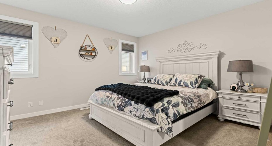 18 Drake Landing Street, Okotoks, Alberta T1S 0P7, 3 Bedrooms Bedrooms, ,3 BathroomsBathrooms,Residential,For Sale,Drake Landing,A2282904