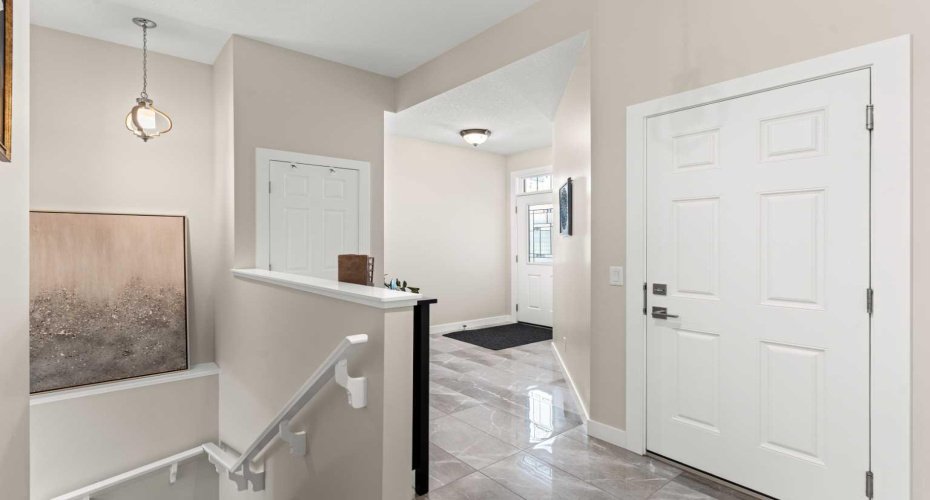 18 Drake Landing Street, Okotoks, Alberta T1S 0P7, 3 Bedrooms Bedrooms, ,3 BathroomsBathrooms,Residential,For Sale,Drake Landing,A2282904