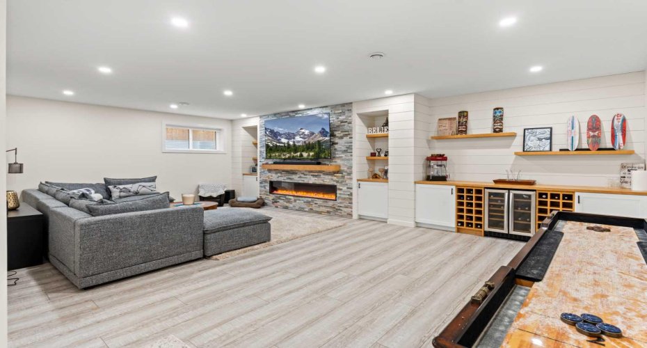 18 Drake Landing Street, Okotoks, Alberta T1S 0P7, 3 Bedrooms Bedrooms, ,3 BathroomsBathrooms,Residential,For Sale,Drake Landing,A2282904