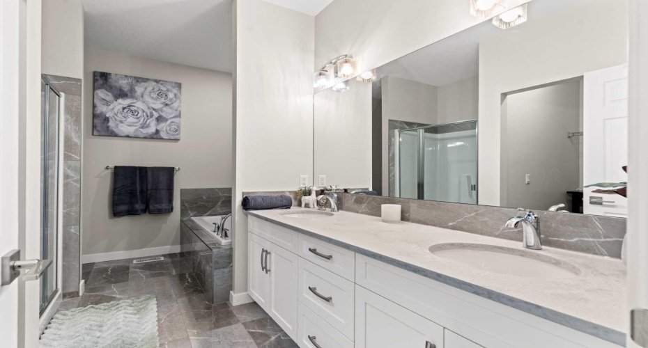 18 Drake Landing Street, Okotoks, Alberta T1S 0P7, 3 Bedrooms Bedrooms, ,3 BathroomsBathrooms,Residential,For Sale,Drake Landing,A2282904