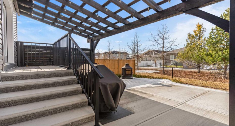 18 Drake Landing Street, Okotoks, Alberta T1S 0P7, 3 Bedrooms Bedrooms, ,3 BathroomsBathrooms,Residential,For Sale,Drake Landing,A2282904