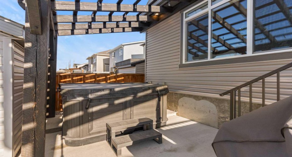 18 Drake Landing Street, Okotoks, Alberta T1S 0P7, 3 Bedrooms Bedrooms, ,3 BathroomsBathrooms,Residential,For Sale,Drake Landing,A2282904