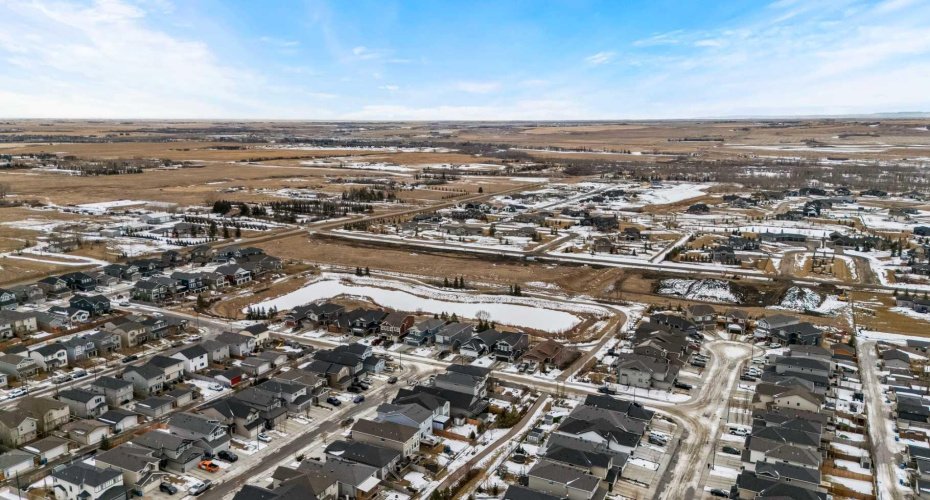 18 Drake Landing Street, Okotoks, Alberta T1S 0P7, 3 Bedrooms Bedrooms, ,3 BathroomsBathrooms,Residential,For Sale,Drake Landing,A2282904