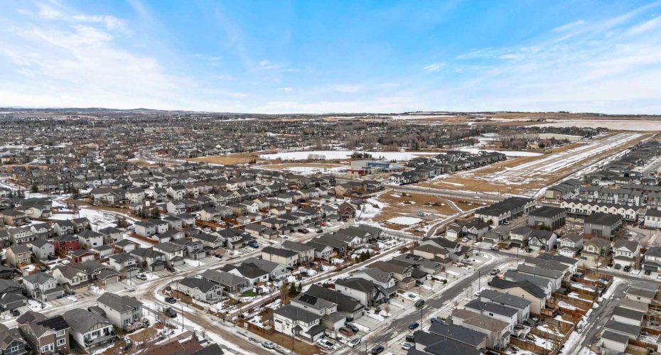 18 Drake Landing Street, Okotoks, Alberta T1S 0P7, 3 Bedrooms Bedrooms, ,3 BathroomsBathrooms,Residential,For Sale,Drake Landing,A2282904