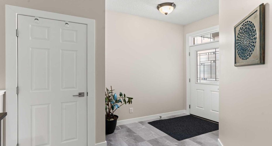 18 Drake Landing Street, Okotoks, Alberta T1S 0P7, 3 Bedrooms Bedrooms, ,3 BathroomsBathrooms,Residential,For Sale,Drake Landing,A2282904