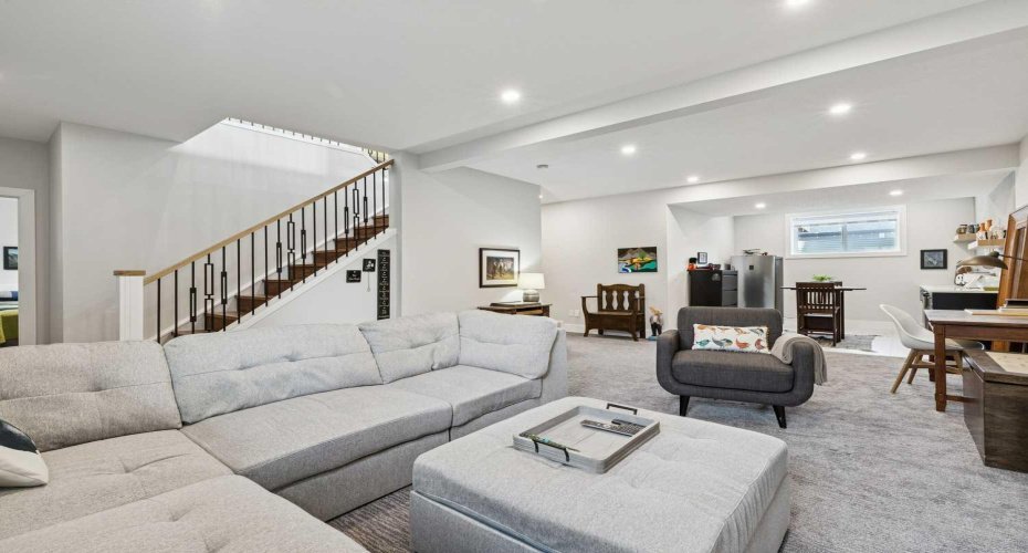 60 Havenhurst Crescent, Calgary, Alberta T2V3C5, 4 Bedrooms Bedrooms, ,5 BathroomsBathrooms,Residential,For Sale,Havenhurst,A2284171