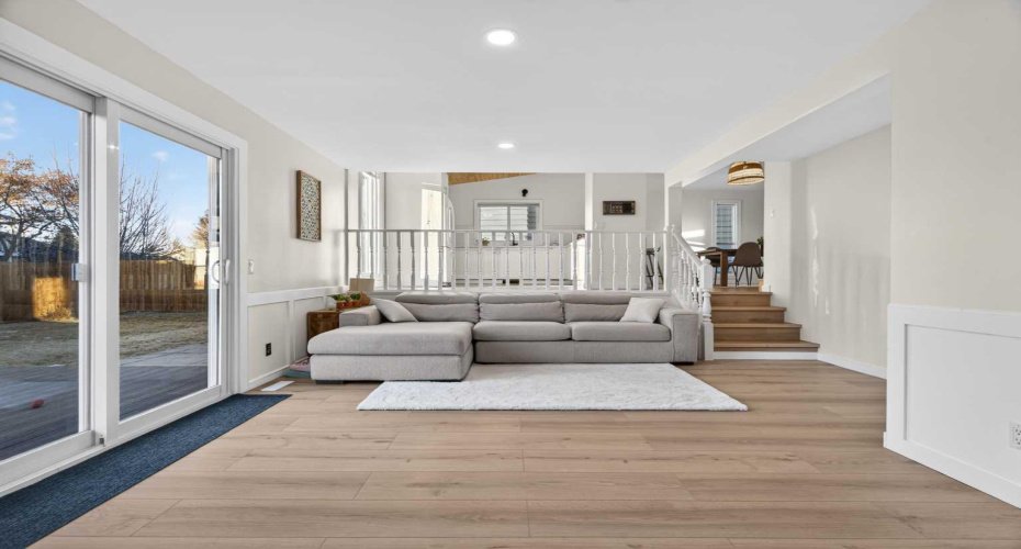 303 Woodside Place, Okotoks, Alberta T1S 1L9, 5 Bedrooms Bedrooms, ,3 BathroomsBathrooms,Residential,For Sale,Woodside,A2285284