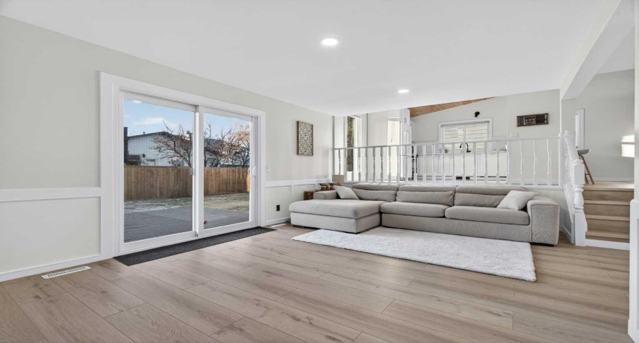 303 Woodside Place, Okotoks, Alberta T1S 1L9, 5 Bedrooms Bedrooms, ,3 BathroomsBathrooms,Residential,For Sale,Woodside,A2285284