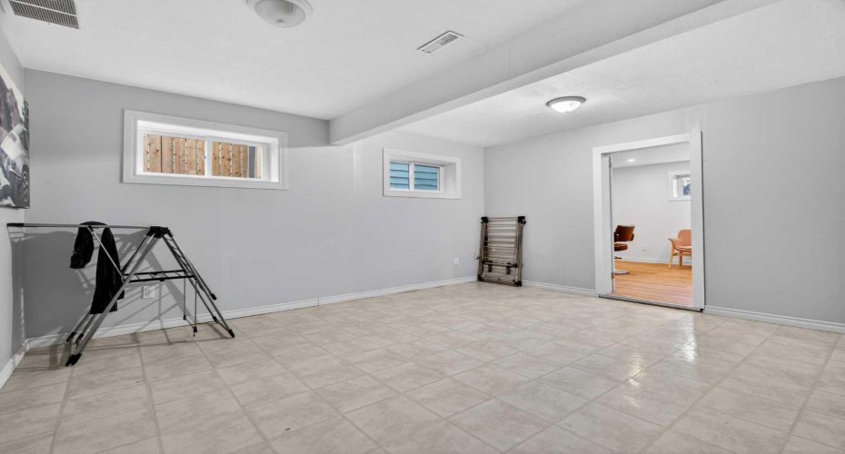 303 Woodside Place, Okotoks, Alberta T1S 1L9, 5 Bedrooms Bedrooms, ,3 BathroomsBathrooms,Residential,For Sale,Woodside,A2285284