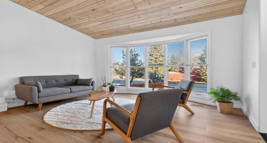 303 Woodside Place, Okotoks, Alberta T1S 1L9, 5 Bedrooms Bedrooms, ,3 BathroomsBathrooms,Residential,For Sale,Woodside,A2285284