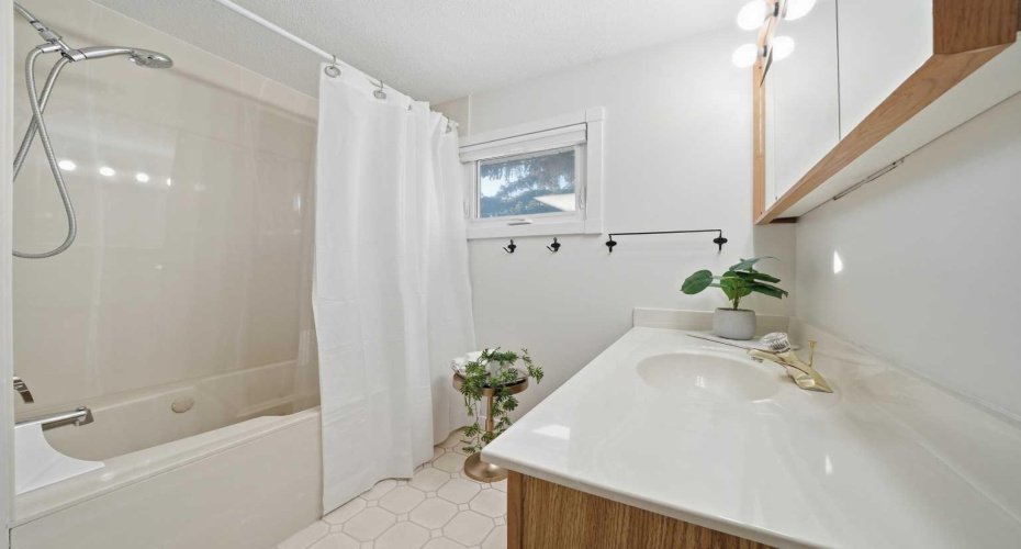 5400 Dalhousie Drive, Calgary, Alberta t3a 2b4, 3 Bedrooms Bedrooms, ,3 BathroomsBathrooms,Residential,For Sale,Dalhousie,A2285881