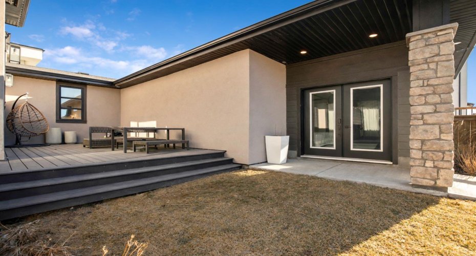 35 Bluerock Avenue, Calgary, Alberta T2Y 0R6, 3 Bedrooms Bedrooms, ,3 BathroomsBathrooms,Residential,For Sale,Bluerock,A2284791