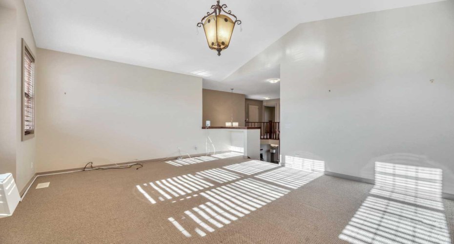 63 Discovery Ridge Circle, Calgary, Alberta T3H 5T8, 3 Bedrooms Bedrooms, ,3 BathroomsBathrooms,Residential,For Sale,Discovery Ridge,A2284828