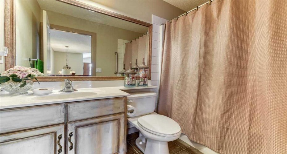 63 Discovery Ridge Circle, Calgary, Alberta T3H 5T8, 3 Bedrooms Bedrooms, ,3 BathroomsBathrooms,Residential,For Sale,Discovery Ridge,A2284828