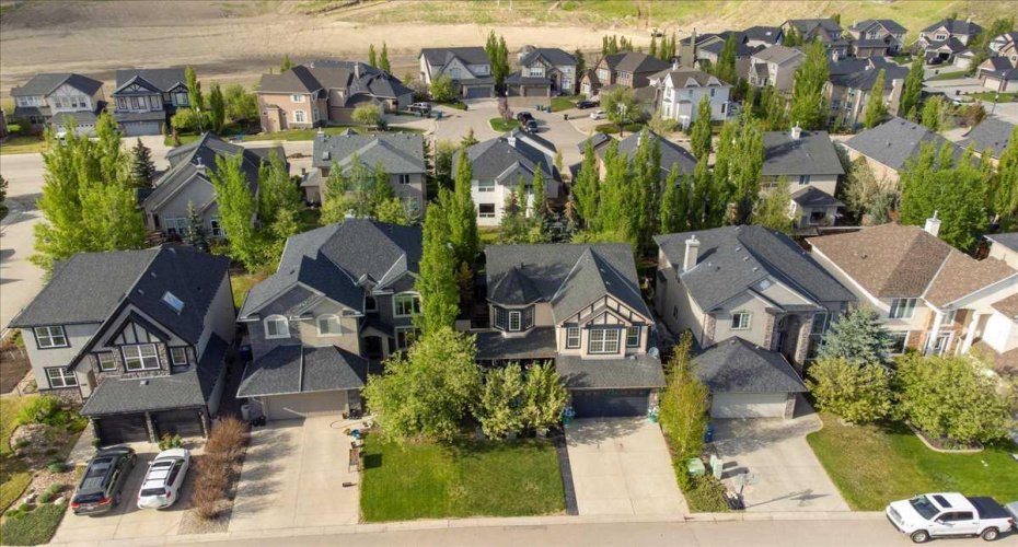 63 Discovery Ridge Circle, Calgary, Alberta T3H 5T8, 3 Bedrooms Bedrooms, ,3 BathroomsBathrooms,Residential,For Sale,Discovery Ridge,A2284828