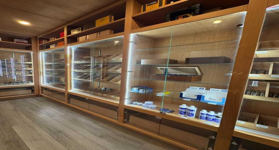 Calgary, Alberta, ,Commercial,For Lease,A2284923