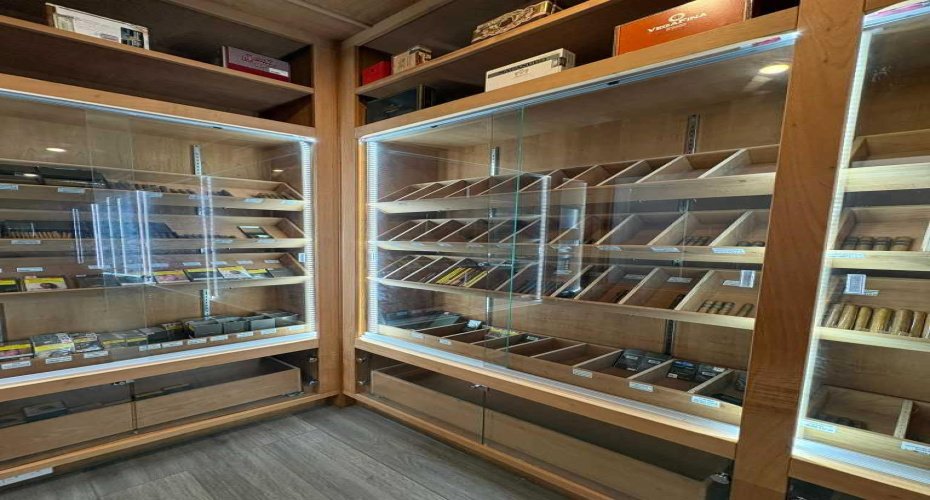 Calgary, Alberta, ,Commercial,For Lease,A2284923