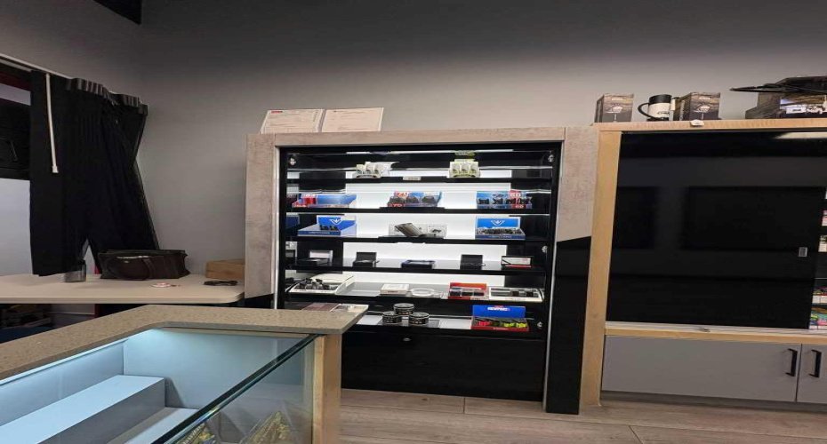 Calgary, Alberta, ,Commercial,For Lease,A2284923