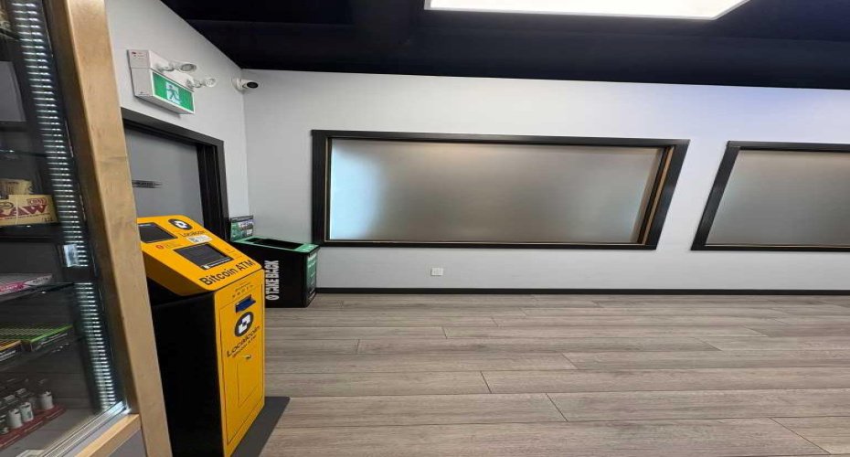 Calgary, Alberta, ,Commercial,For Lease,A2284923