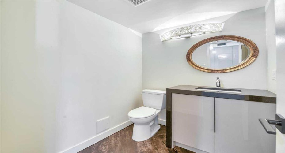 1100 8 Avenue, Calgary, Alberta T2P 3T9, 1 Bedroom Bedrooms, ,3 BathroomsBathrooms,Residential,For Sale,8,A2285688