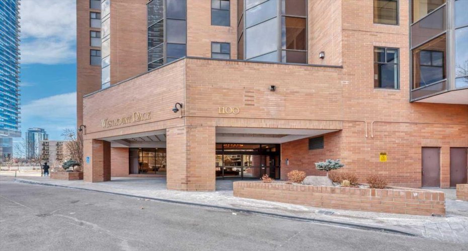 1100 8 Avenue, Calgary, Alberta T2P 3T9, 1 Bedroom Bedrooms, ,3 BathroomsBathrooms,Residential,For Sale,8,A2285688