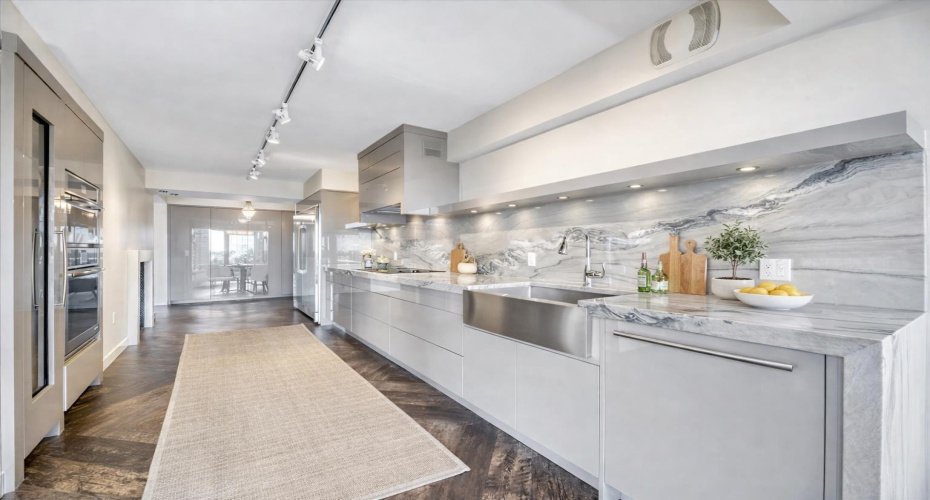 1100 8 Avenue, Calgary, Alberta T2P 3T9, 1 Bedroom Bedrooms, ,3 BathroomsBathrooms,Residential,For Sale,8,A2285688