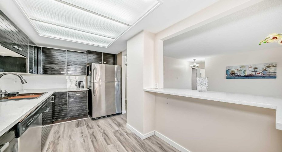 1334 14 Avenue, Calgary, Alberta T3C 0W2, 2 Bedrooms Bedrooms, ,2 BathroomsBathrooms,Residential,For Sale,14,A2285892