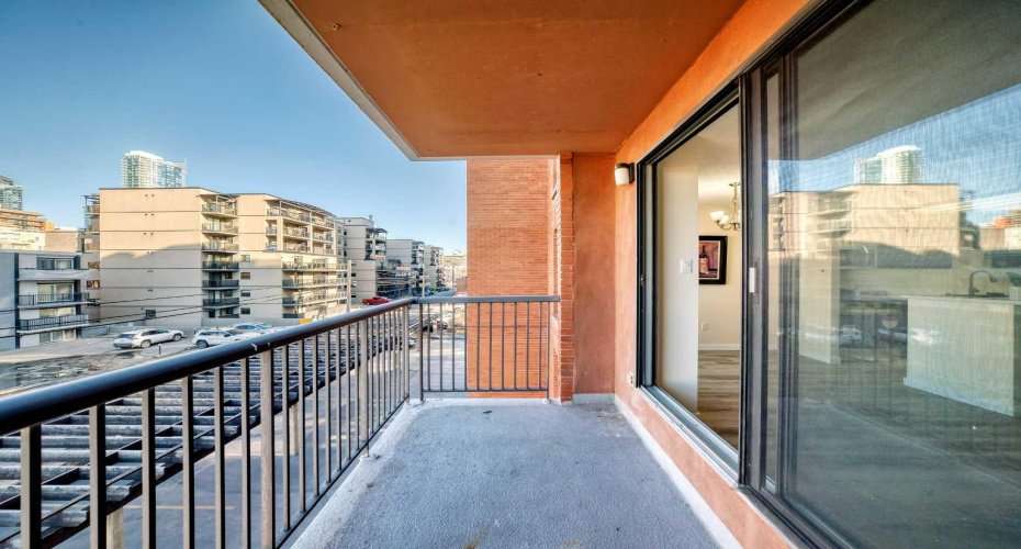 1334 14 Avenue, Calgary, Alberta T3C 0W2, 2 Bedrooms Bedrooms, ,2 BathroomsBathrooms,Residential,For Sale,14,A2285892