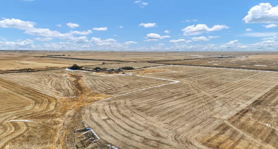 22222 Range Road 20, Bindloss, Alberta T0J0H0, 5 Bedrooms Bedrooms, ,1 BathroomBathrooms,Agri-business,For Sale,Range Road 20,A2285942