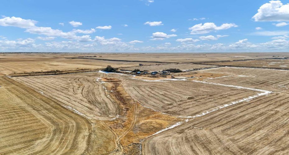 22222 Range Road 20, Bindloss, Alberta T0J0H0, 5 Bedrooms Bedrooms, ,1 BathroomBathrooms,Agri-business,For Sale,Range Road 20,A2285942