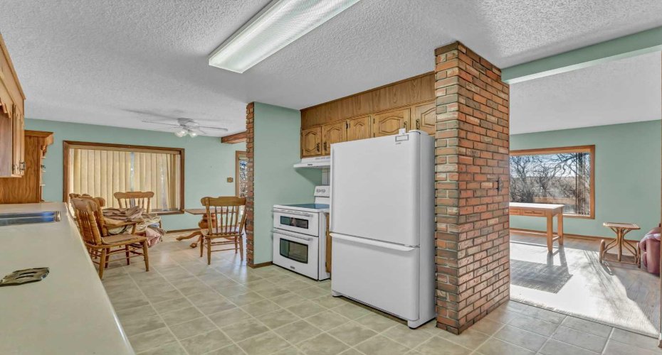 22222 Range Road 20, Bindloss, Alberta T0J0H0, 5 Bedrooms Bedrooms, ,1 BathroomBathrooms,Agri-business,For Sale,Range Road 20,A2285942